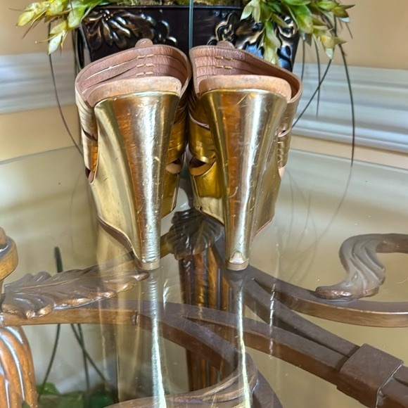 Coach Gold Wedge Sandal 7.5 - Picture 5 of 5